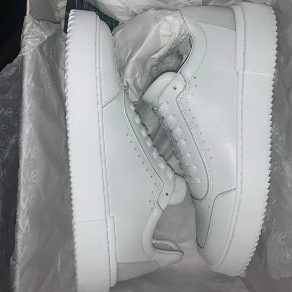 Stuart Weitzman Men White Shoes - Picture 2 of 4